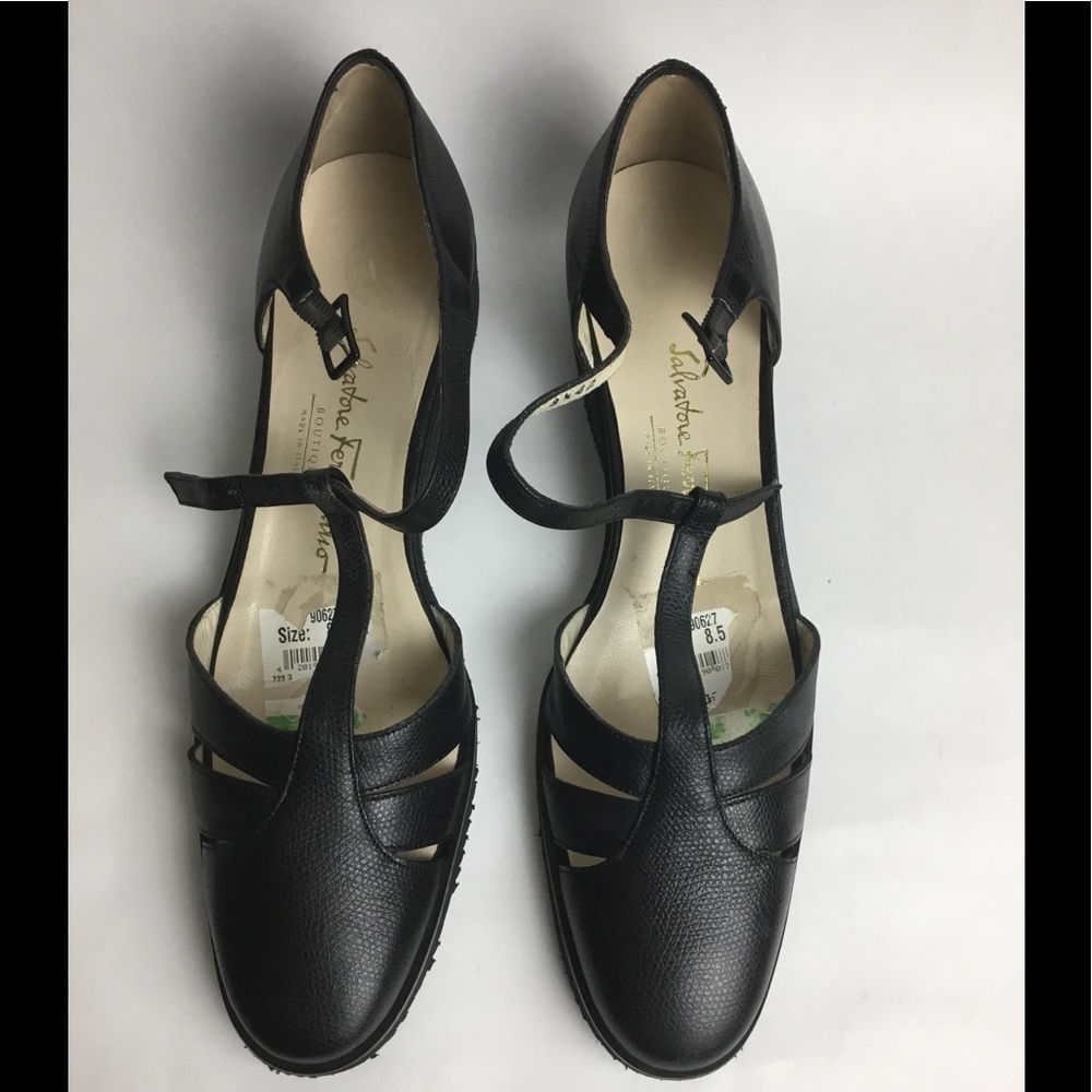 Salvatore Ferragamo Women’s T-Strap Mary Jane 8.5A